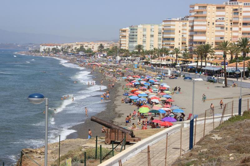 Apartamento A Estrenar En Primera Linea De Playa Torrox Luaran gambar